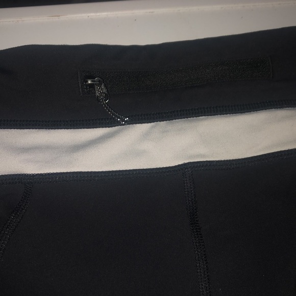 Like new lulu lemon cropped leggings - Picture 3 of 3